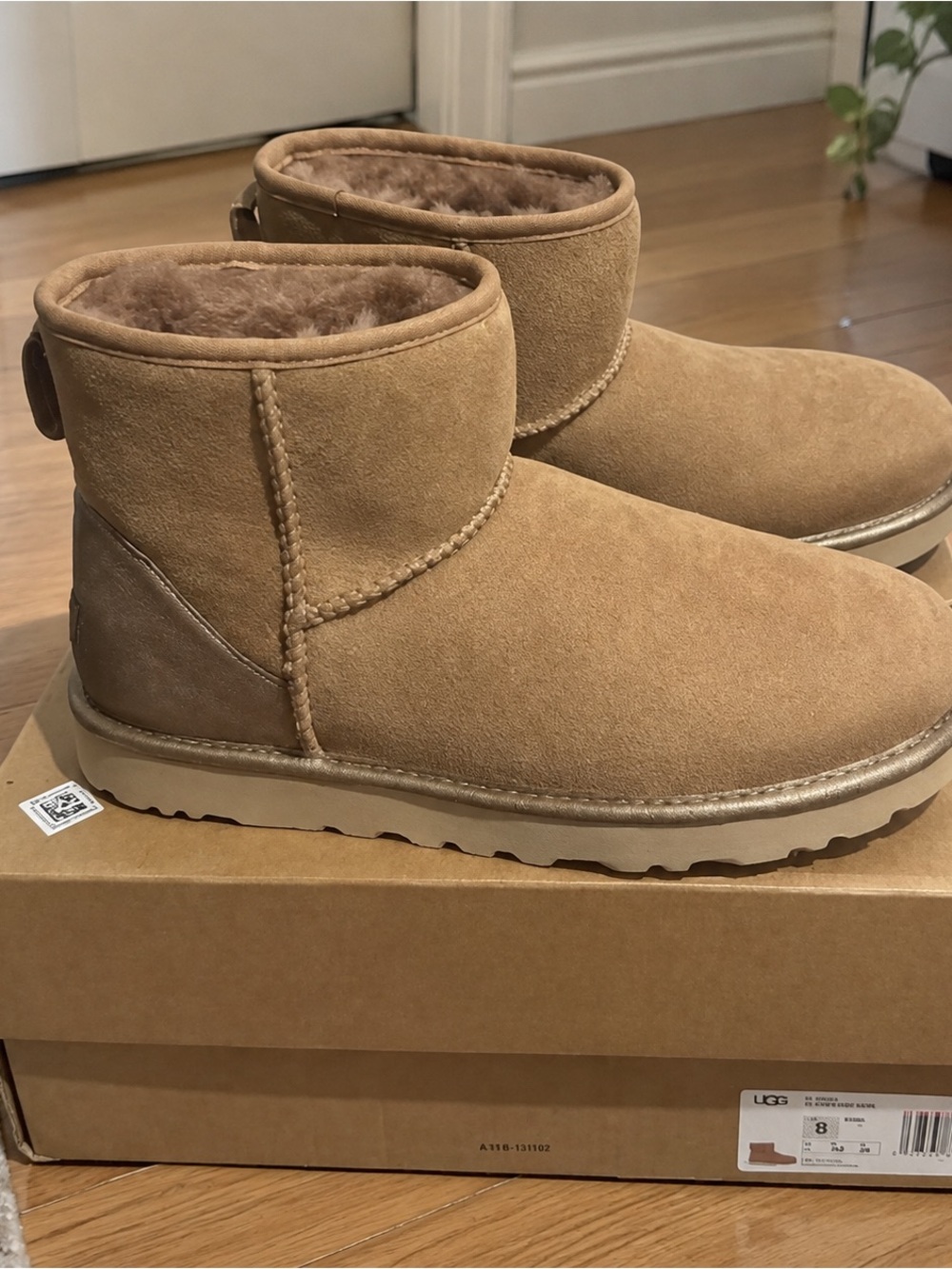 UGG Men's Classic Mini Shearling Boots - Chestnut